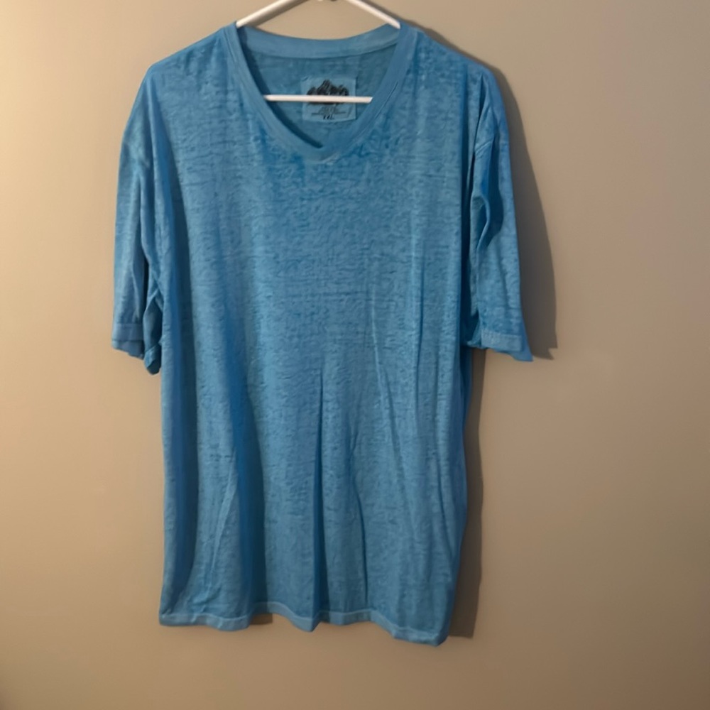 Like new men’s red jacket t shirt